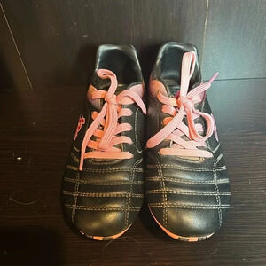 Brava Girls Soccer Cleats Youth Size 1 Pink and Black
